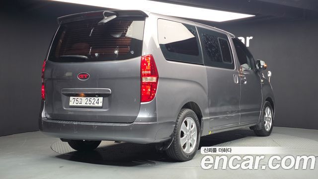 Hyundai Starex 2012 — photo 2