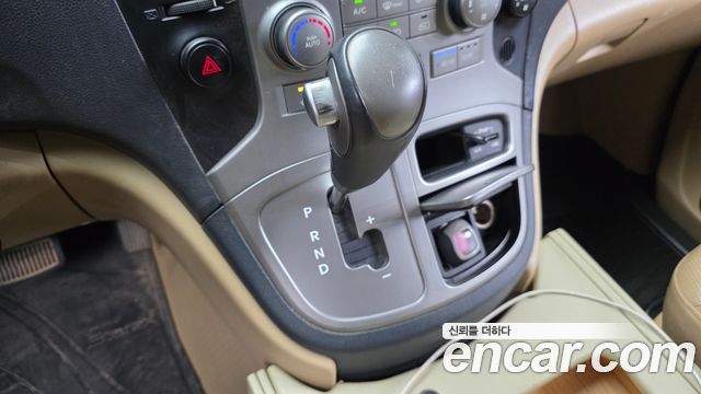 Hyundai Starex 2012 — photo 9