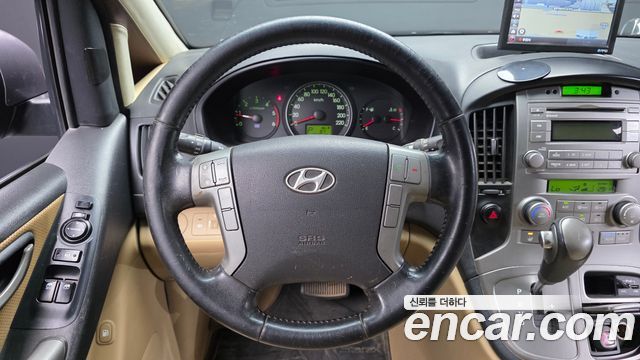 Hyundai Starex 2012 — photo 13