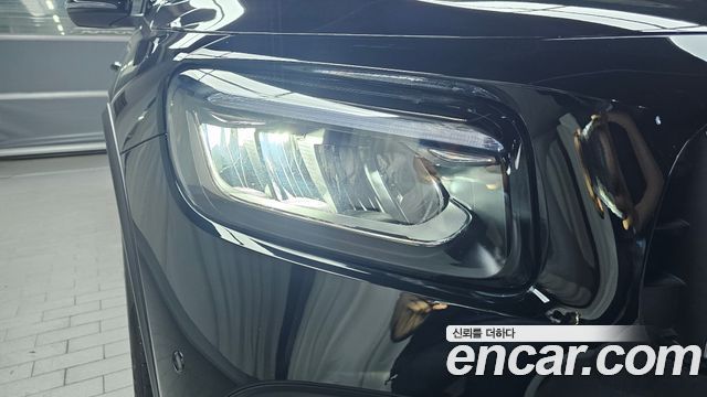Mercedes-Benz GLB-Class 2026 — photo 8