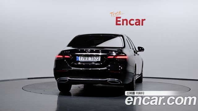 Mercedes-Benz E-Class 2022 — photo 4