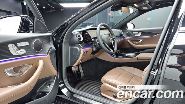 Mercedes-Benz E-Class 2022 — photo 13