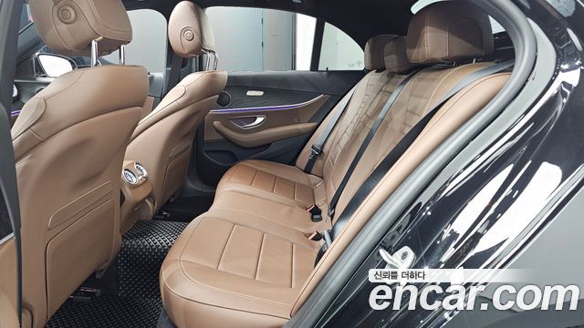 Mercedes-Benz E-Class 2022 — photo 18