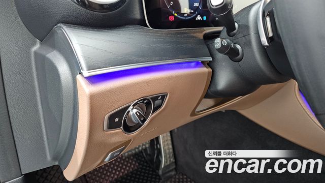 Mercedes-Benz E-Class 2022 — photo 23