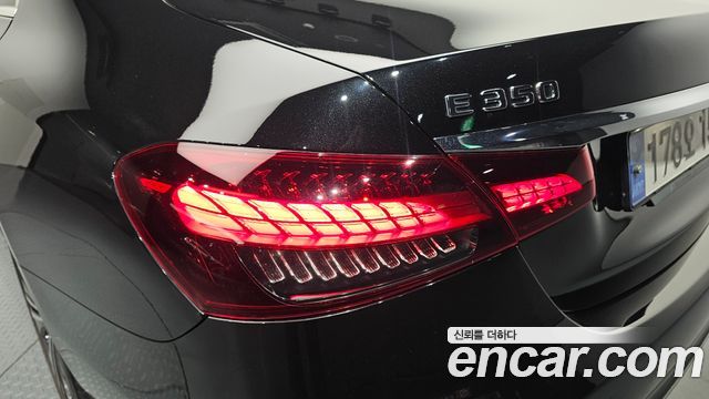 Mercedes-Benz E-Class 2022 — photo 9