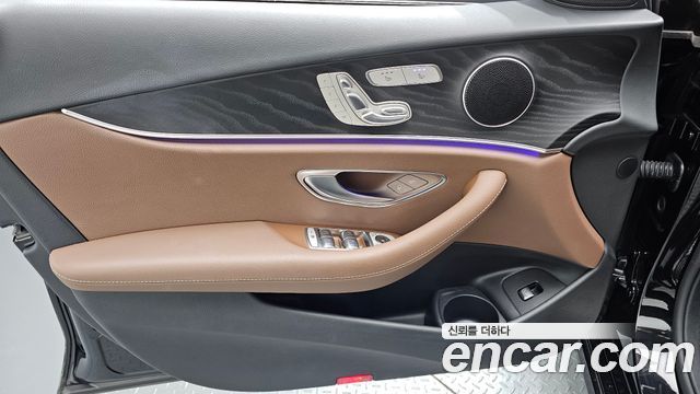 Mercedes-Benz E-Class 2022 — photo 14