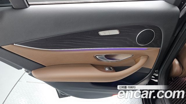 Mercedes-Benz E-Class 2022 — photo 15