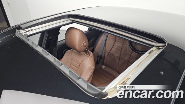 Mercedes-Benz E-Class 2022 — photo 28
