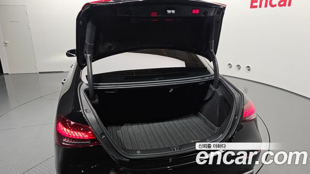 Mercedes-Benz E-Class 2022 — photo 32