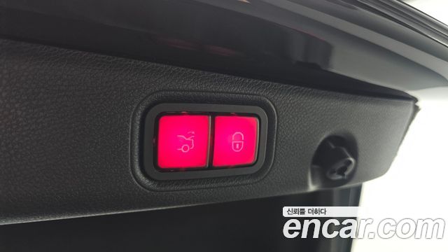 Mercedes-Benz E-Class 2022 — photo 33