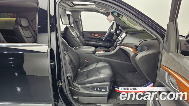 Cadillac Escalade 2017 — photo 11