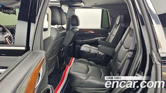 Cadillac Escalade 2017 — photo 12