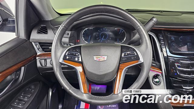 Cadillac Escalade 2017 — photo 13