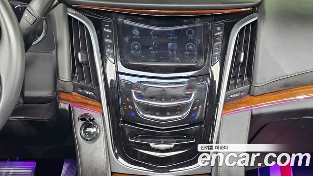 Cadillac Escalade 2017 — photo 14
