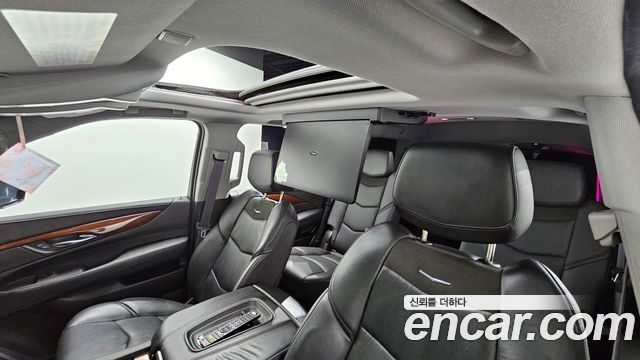 Cadillac Escalade 2017 — photo 18