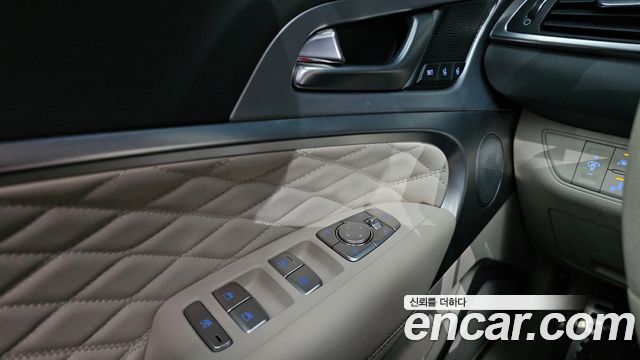 Genesis G70 2019 — photo 37