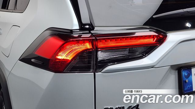 Toyota RAV4 2024 — photo 9