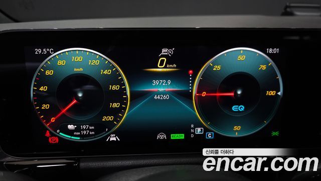 Mercedes-Benz EQA 2022 — photo 11