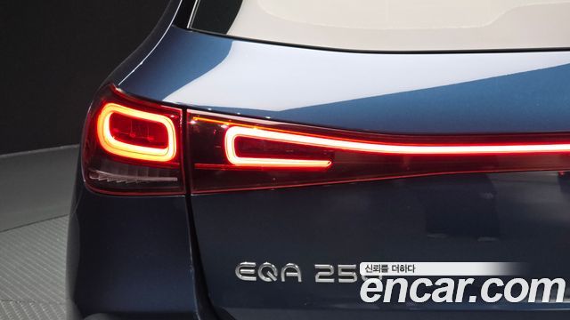 Mercedes-Benz EQA 2022 — photo 9