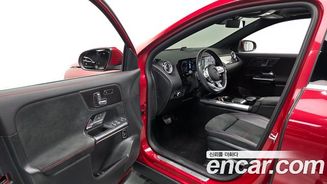 Mercedes-Benz GLA-Class 2022 — photo 13