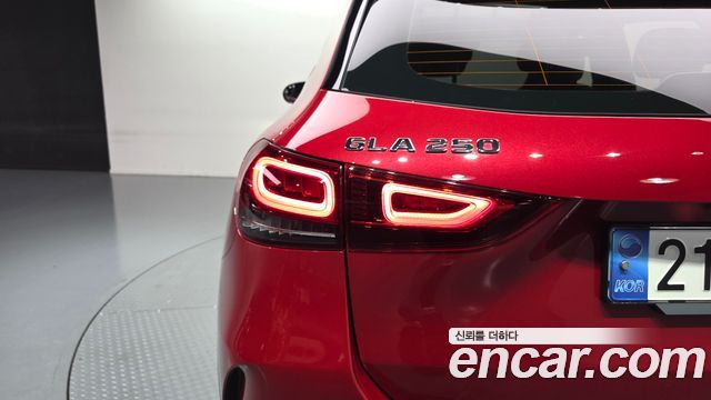 Mercedes-Benz GLA-Class 2022 — photo 9