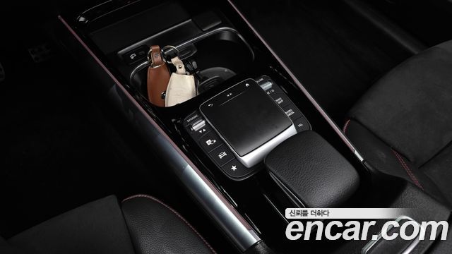 Mercedes-Benz GLA-Class 2022 — photo 29