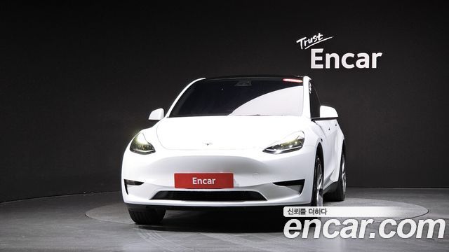 Tesla Model Y 2023 — photo 3
