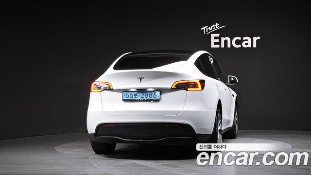 Tesla Model Y 2023 — photo 4