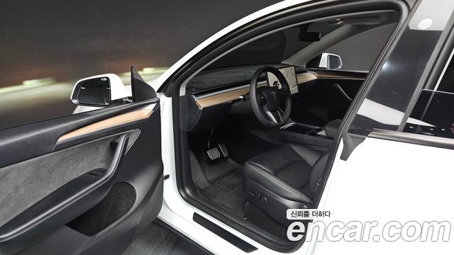 Tesla Model Y 2023 — photo 13