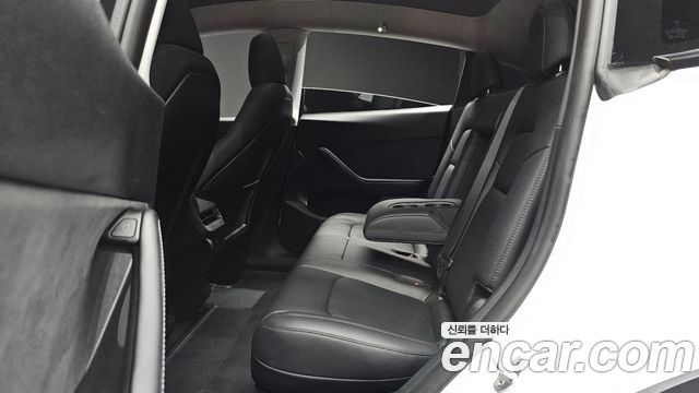 Tesla Model Y 2023 — photo 17
