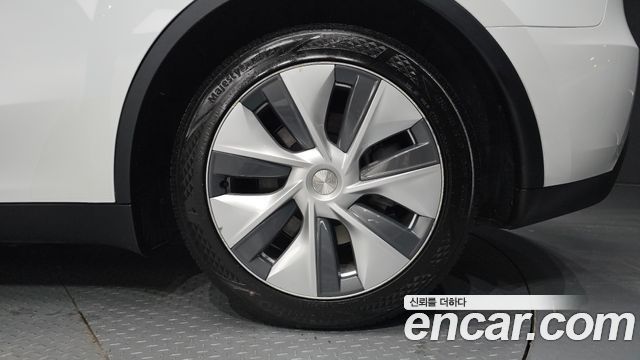Tesla Model Y 2023 — photo 7
