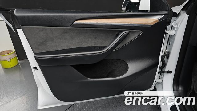 Tesla Model Y 2023 — photo 14