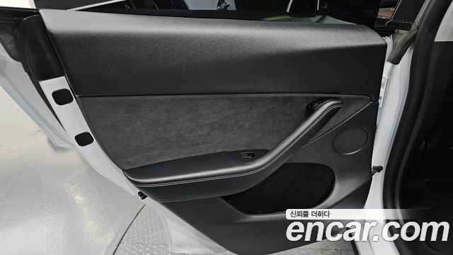 Tesla Model Y 2023 — photo 15