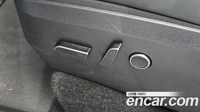 Tesla Model Y 2023 — photo 28