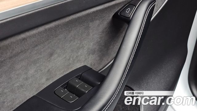 Tesla Model Y 2023 — photo 29
