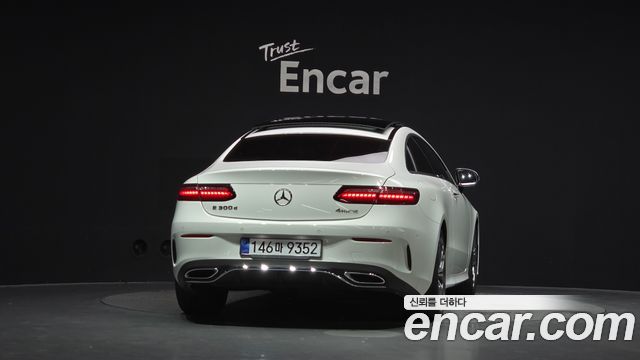Mercedes-Benz E-Class 2022 — photo 4