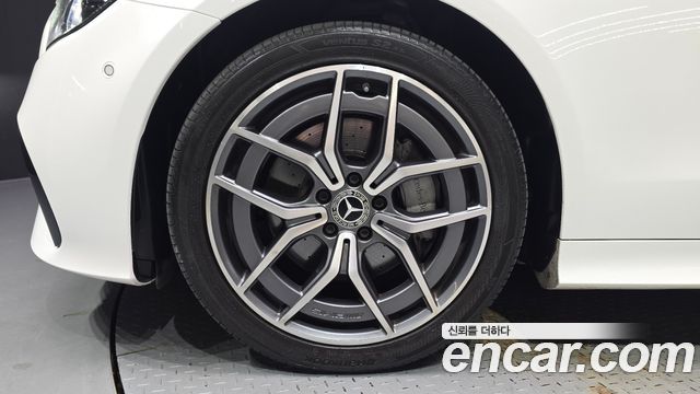 Mercedes-Benz E-Class 2022 — photo 5