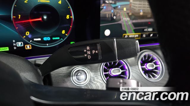 Mercedes-Benz E-Class 2022 — photo 12