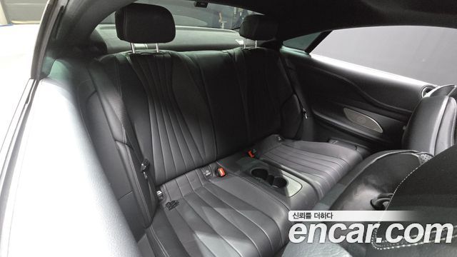 Mercedes-Benz E-Class 2022 — photo 17