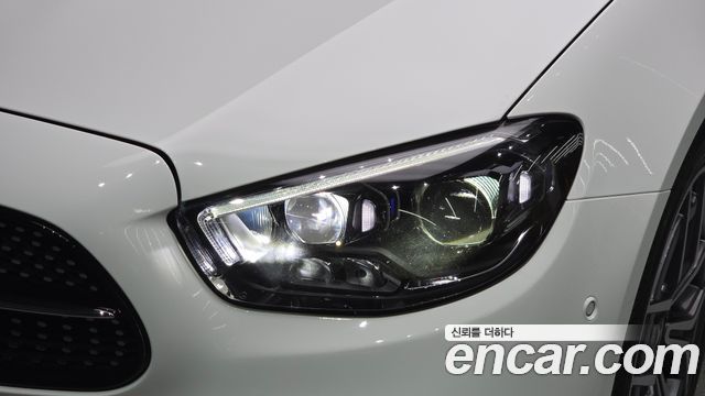 Mercedes-Benz E-Class 2022 — photo 8