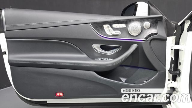 Mercedes-Benz E-Class 2022 — photo 14