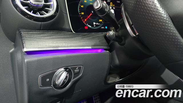 Mercedes-Benz E-Class 2022 — photo 30