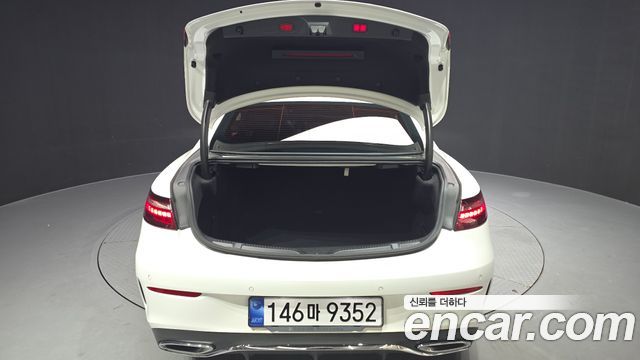 Mercedes-Benz E-Class 2022 — photo 32
