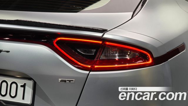 Kia Stinger 2018 — photo 9