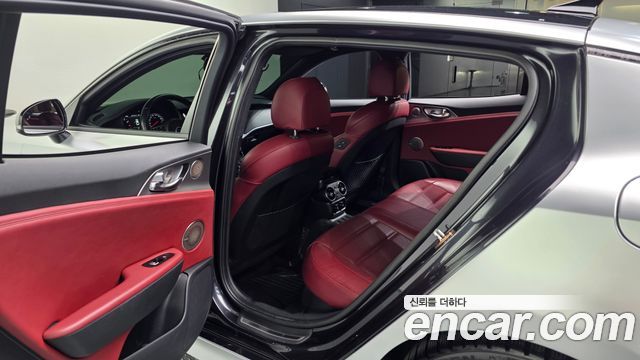 Kia Stinger 2018 — photo 16