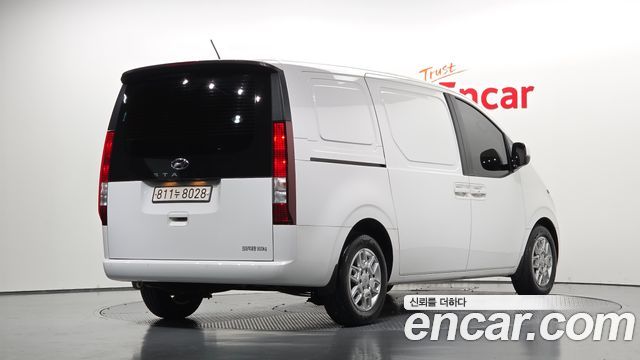 Hyundai Staria 2023 — photo 2