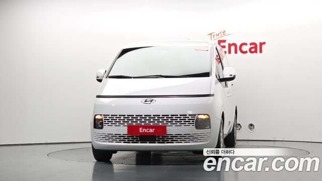 Hyundai Staria 2023 — photo 3