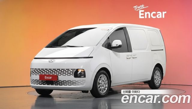 Hyundai Staria 2023 — photo 1