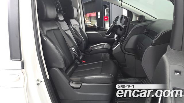 Hyundai Staria 2023 — photo 16