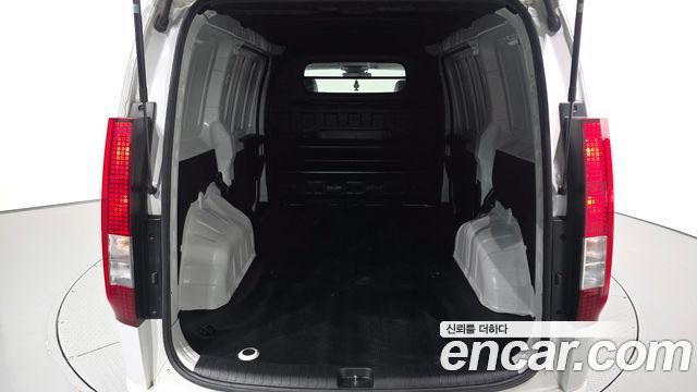 Hyundai Staria 2023 — photo 28